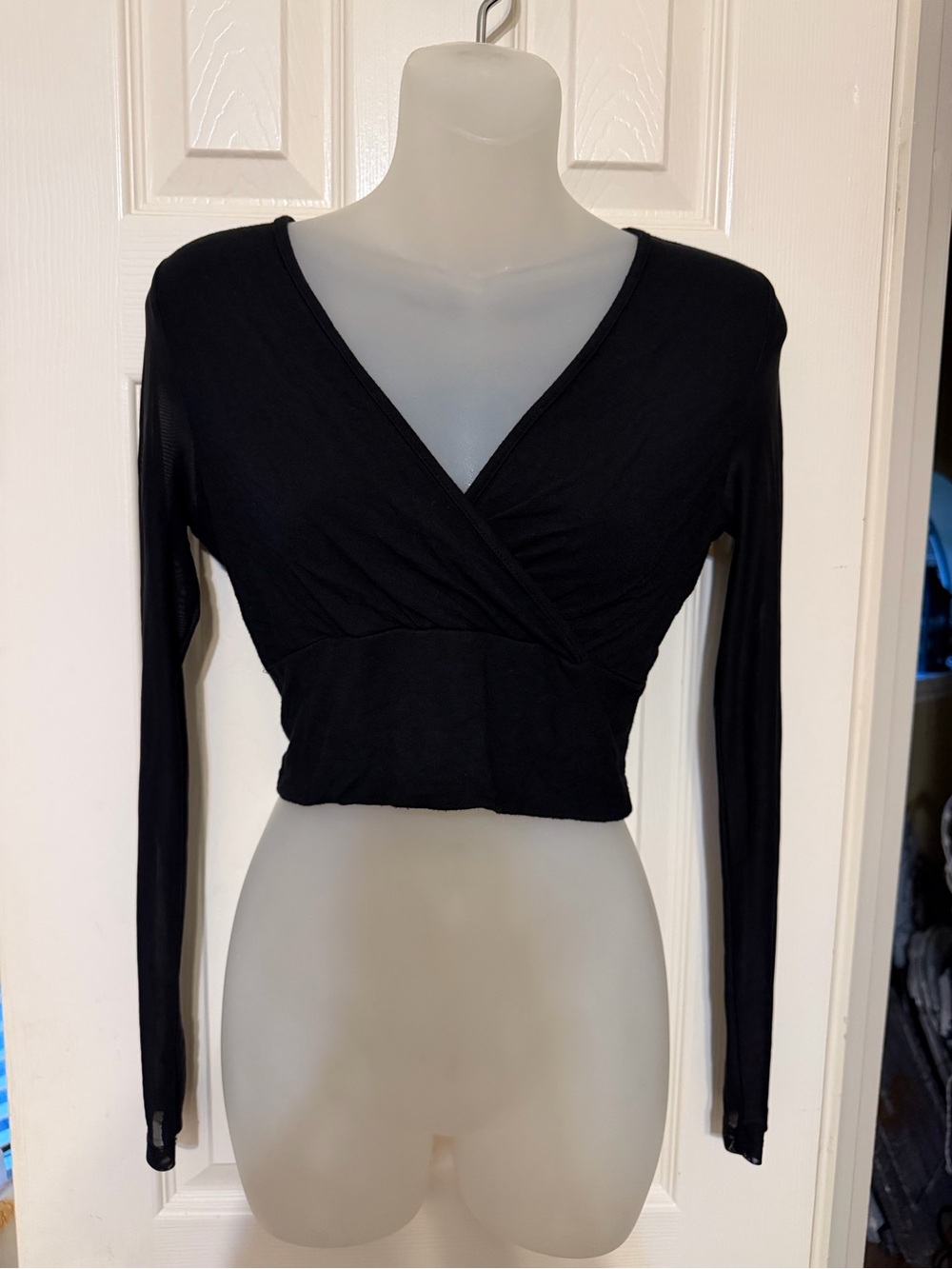 SHEIN Black Long-Sleeve Wrap Crop Top